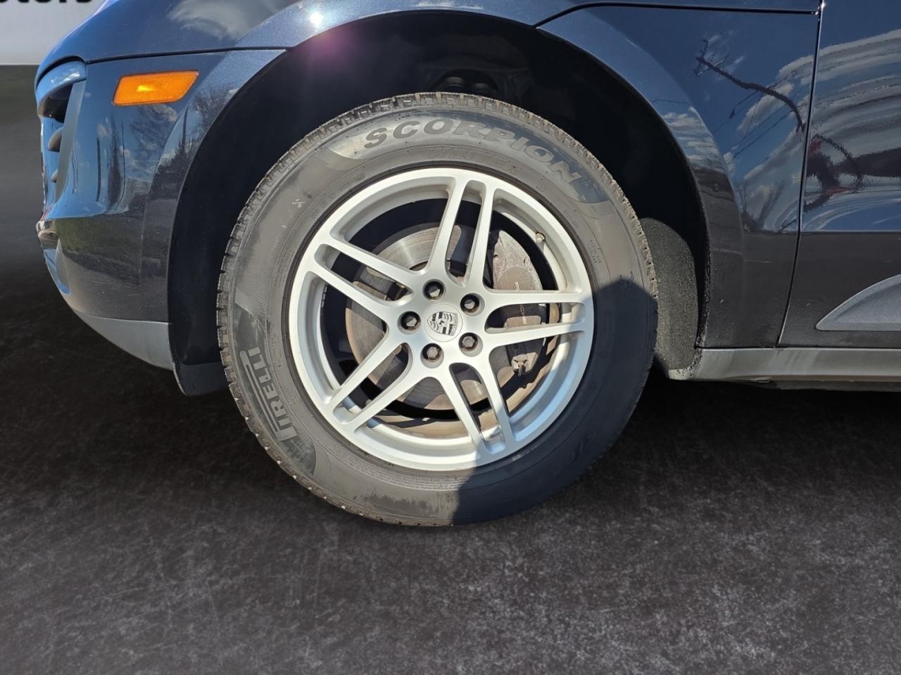 2018 Porsche Macan NO ACCIDENTS / RED INTERIOR / KEYLESS GO / PANORAM Photo