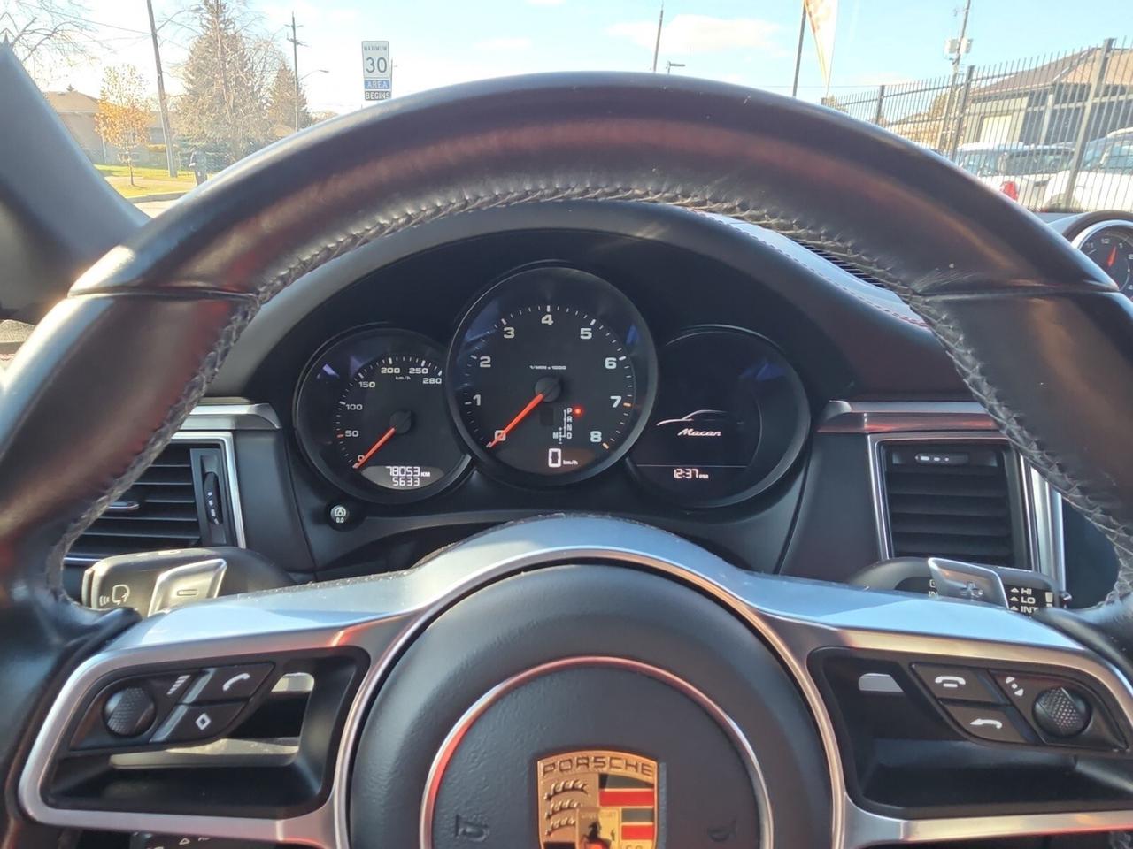 2018 Porsche Macan NO ACCIDENTS / RED INTERIOR / KEYLESS GO / PANORAM Photo