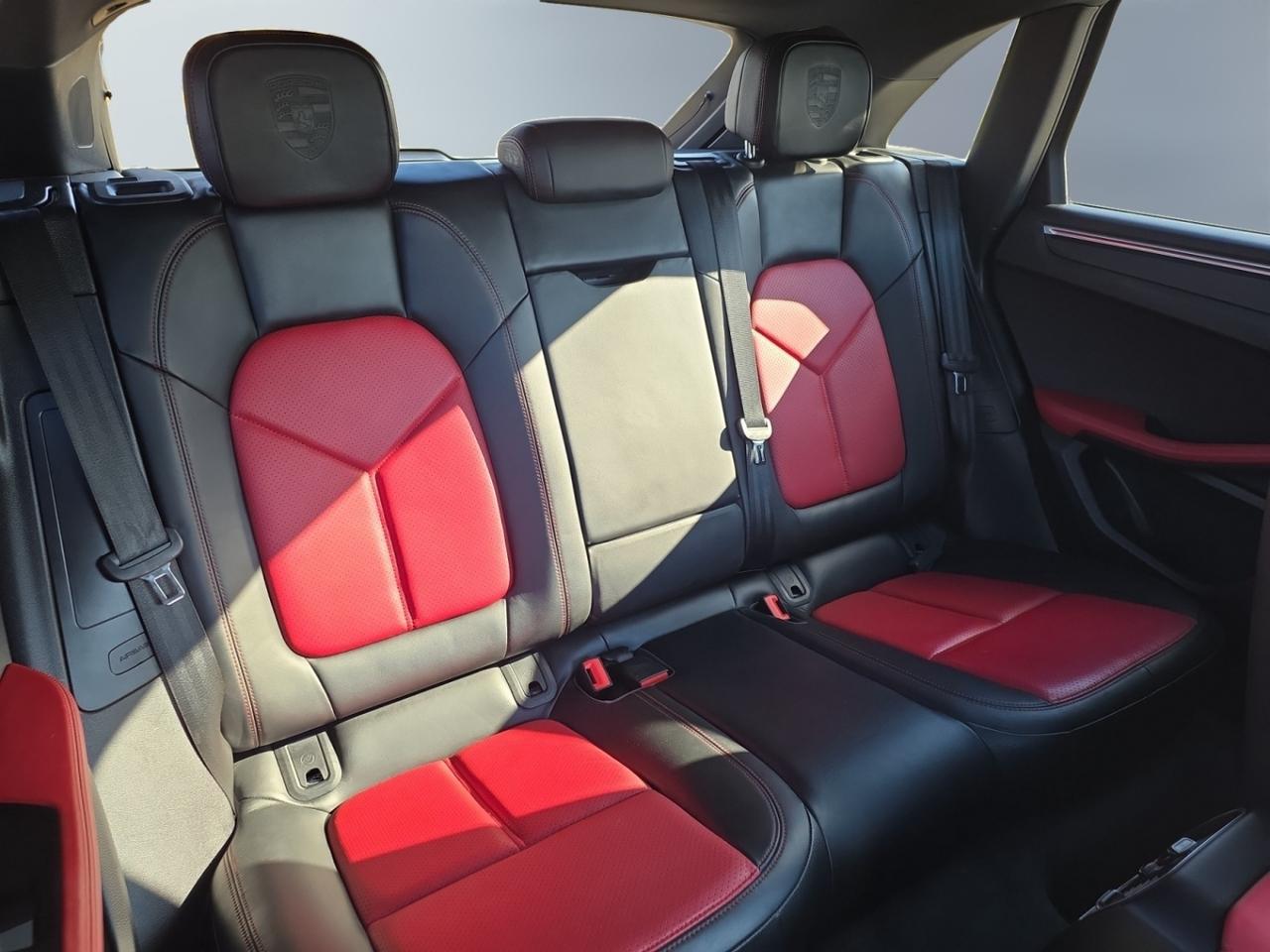 2018 Porsche Macan NO ACCIDENTS / RED INTERIOR / KEYLESS GO / PANORAM Photo