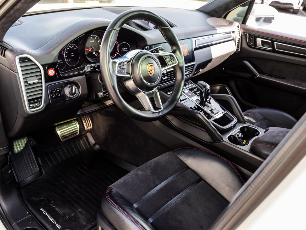 2021 Porsche Cayenne GTS Photo