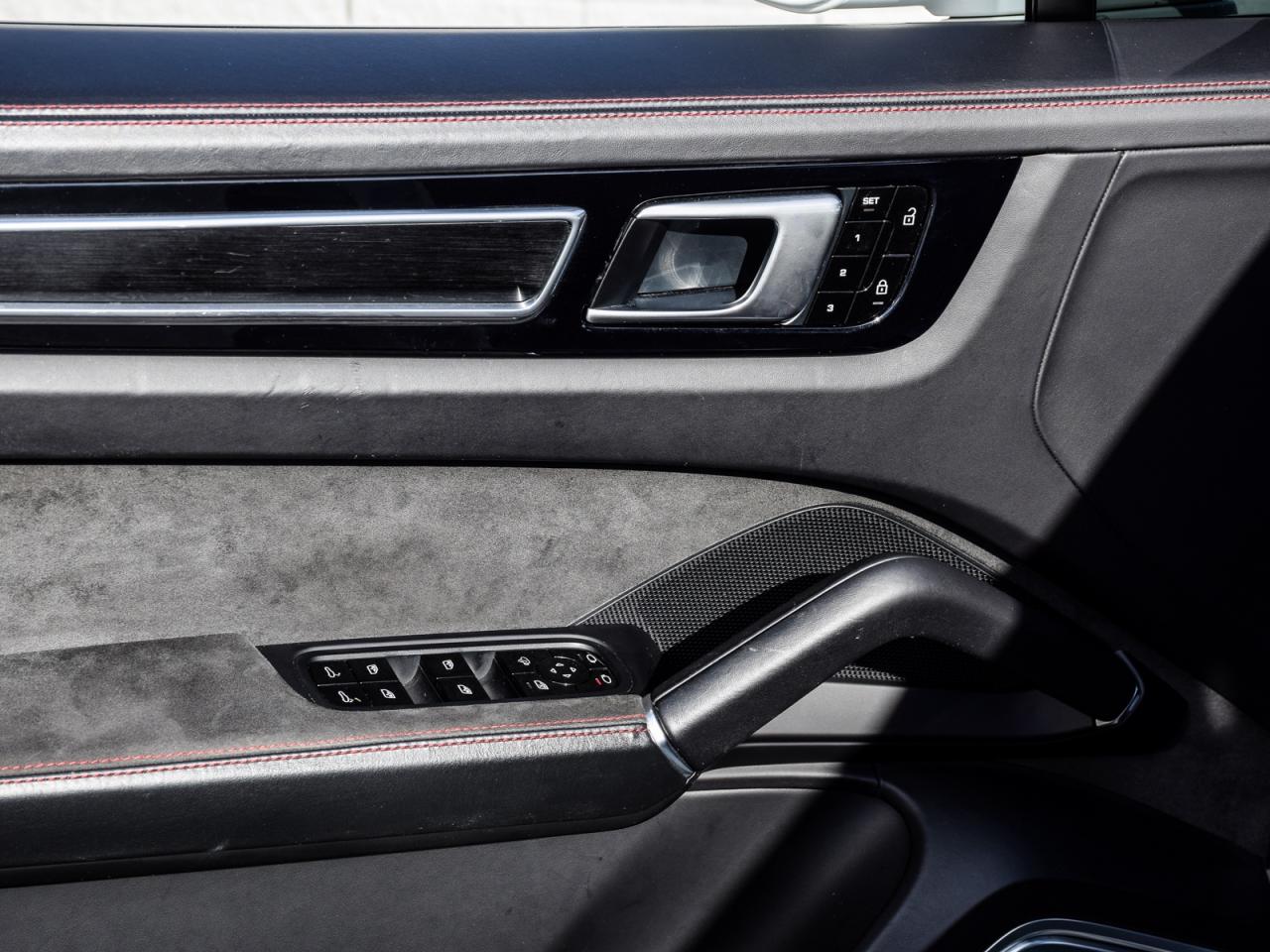 2021 Porsche Cayenne GTS Photo