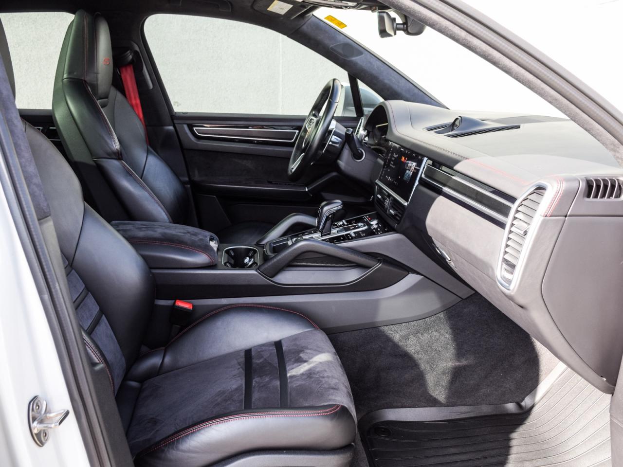 2021 Porsche Cayenne GTS Photo