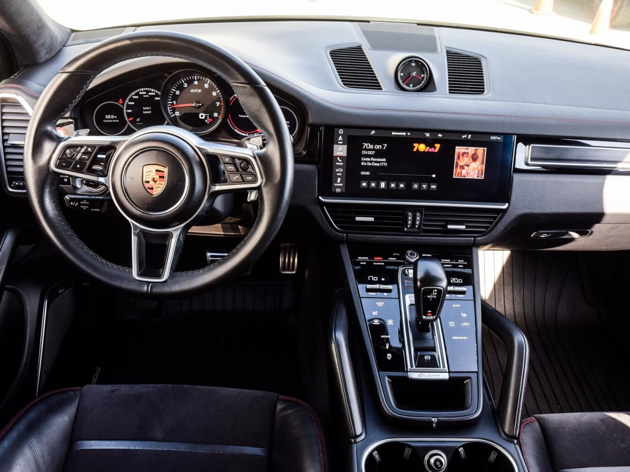 2021 Porsche Cayenne GTS Photo