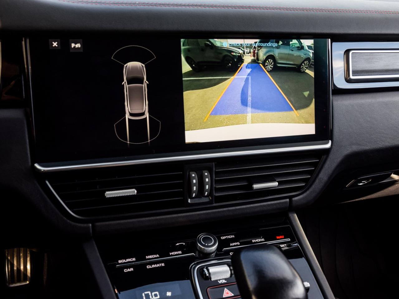 2021 Porsche Cayenne GTS Photo