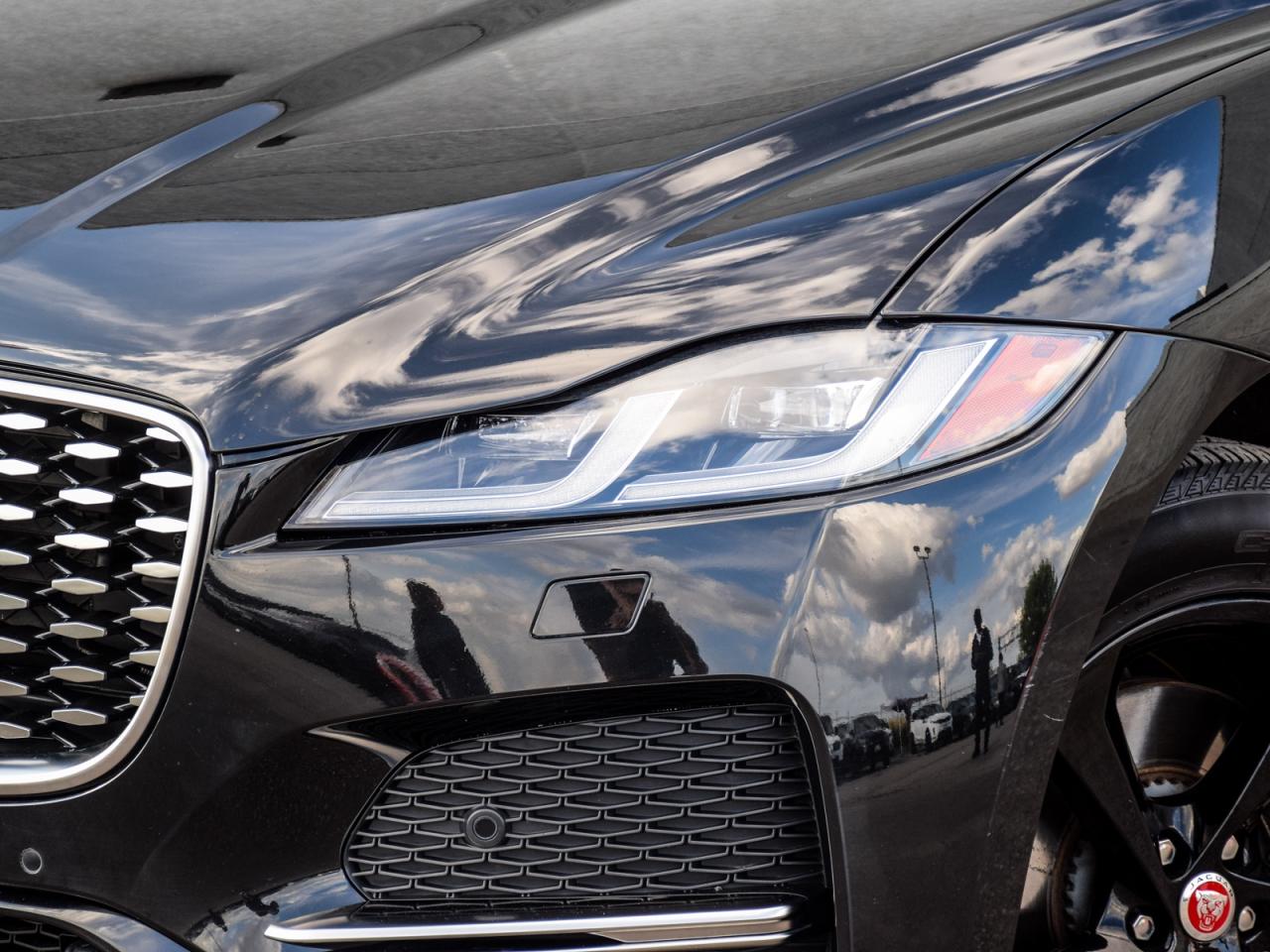 2023 Jaguar F-PACE TAN INTERIOR HEAD UP DISPLAY Photo