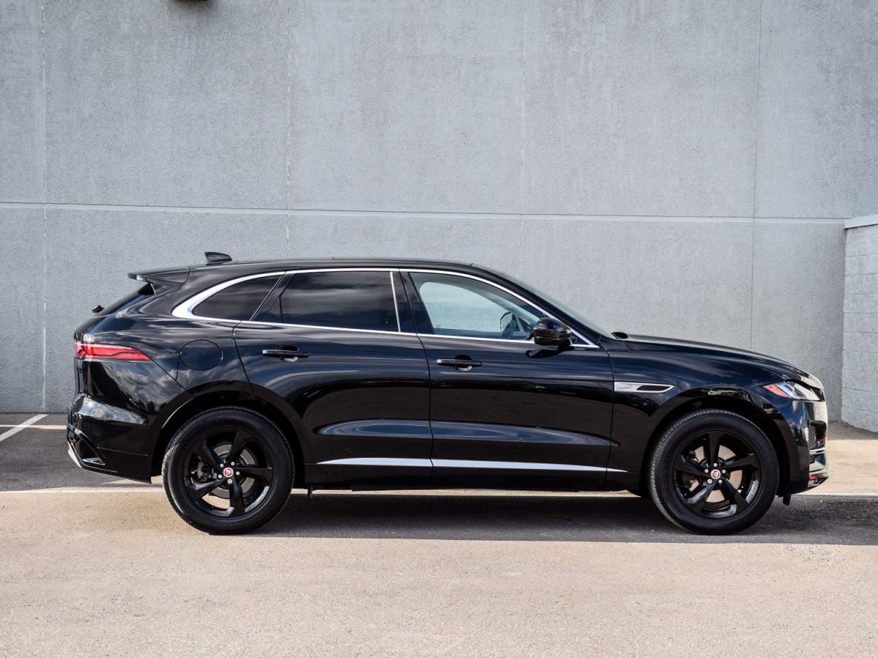 2023 Jaguar F-PACE S Photo