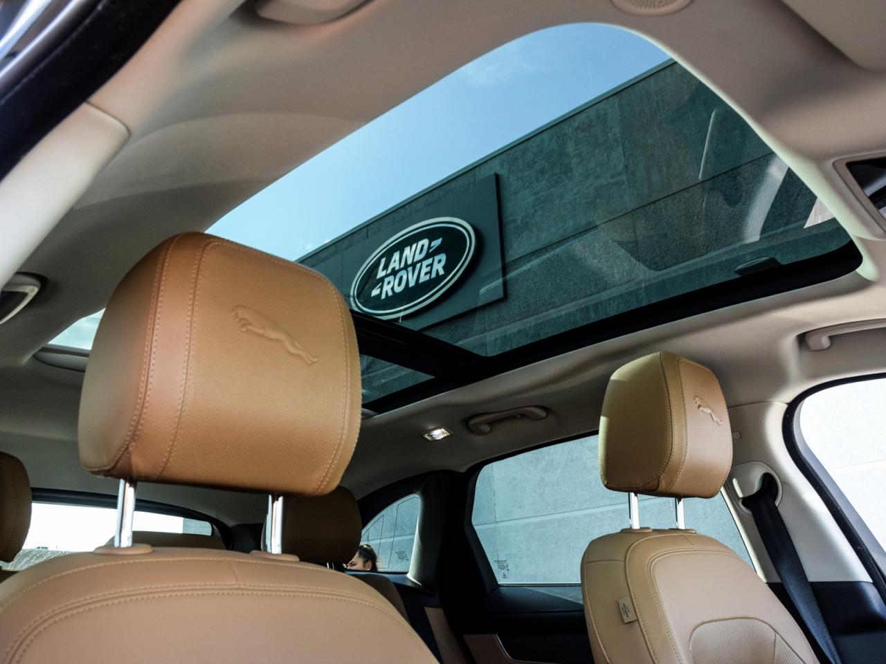 2023 Jaguar F-PACE TAN INTERIOR HEAD UP DISPLAY Photo