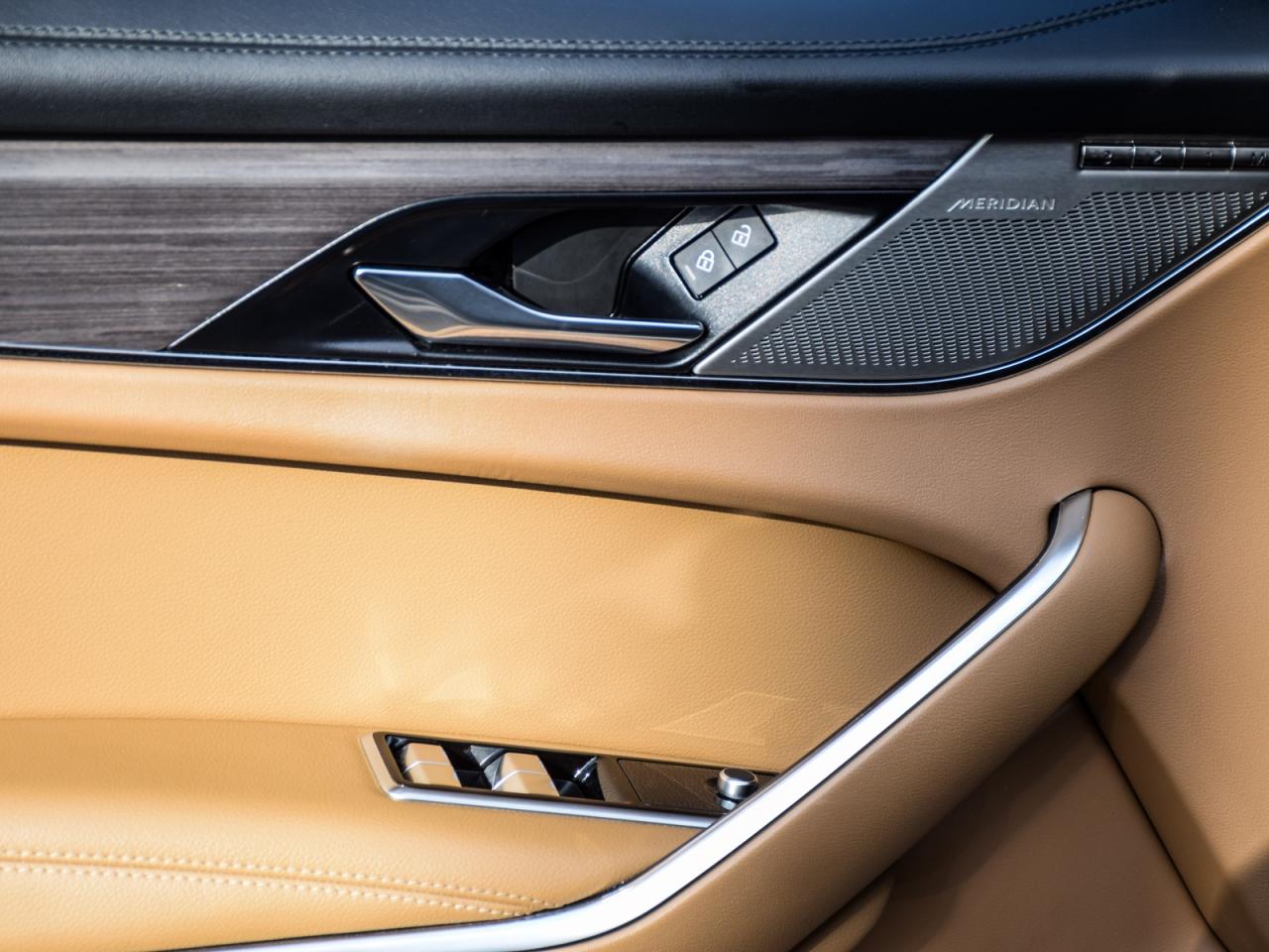 2023 Jaguar F-PACE TAN INTERIOR HEAD UP DISPLAY Photo