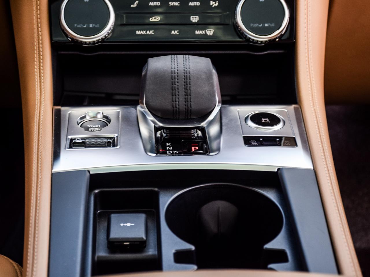 2023 Jaguar F-PACE TAN INTERIOR HEAD UP DISPLAY Photo