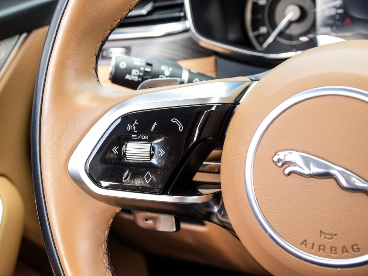 2023 Jaguar F-PACE TAN INTERIOR HEAD UP DISPLAY Photo