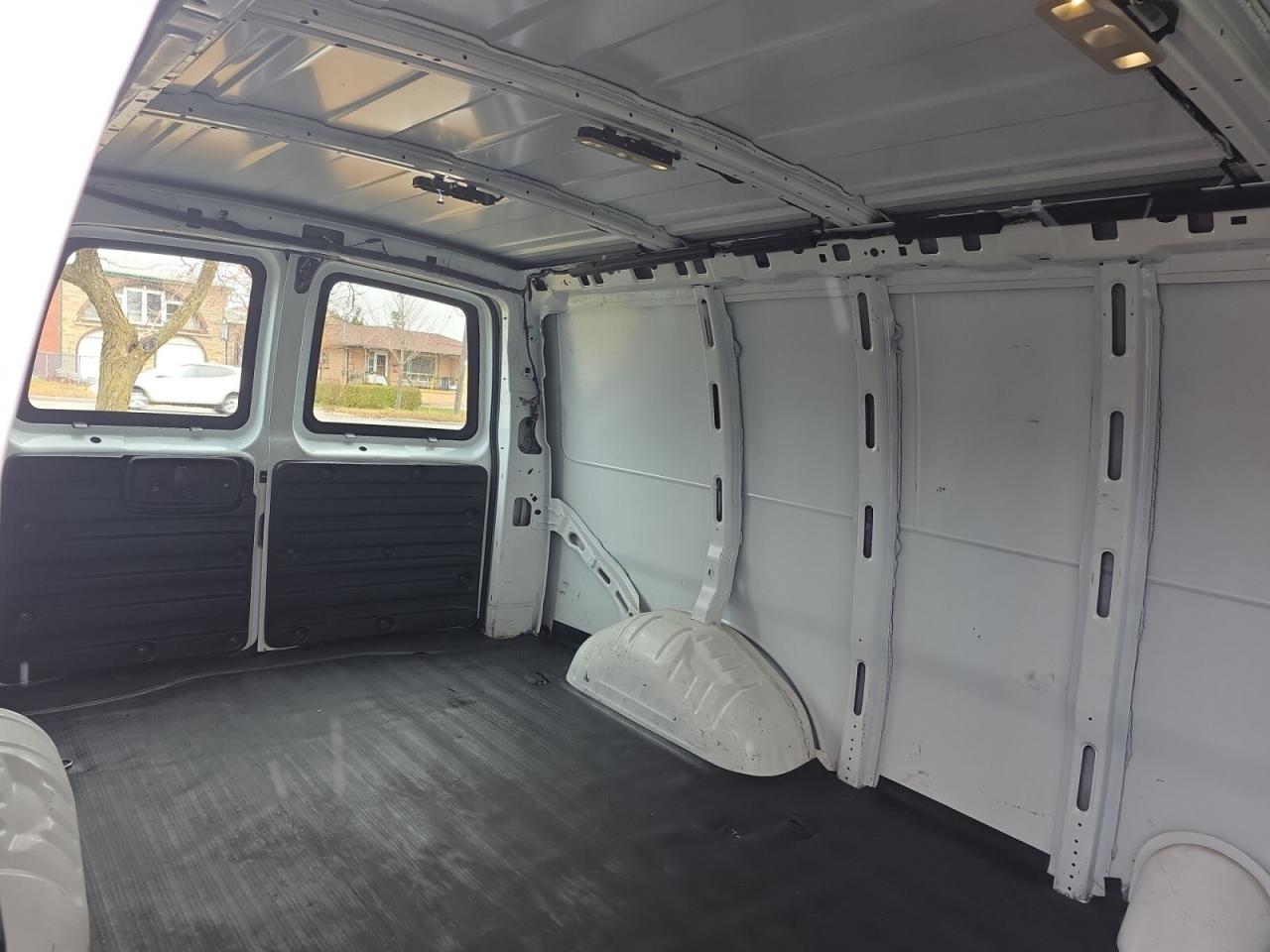 2020 GMC Savana 2500 135 * NO ACCIDENTS / BACKUP CAMERA / CRUISE C Photo