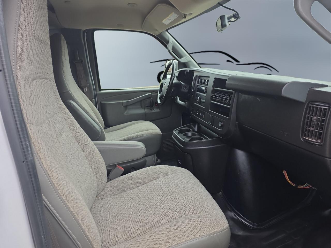 2020 GMC Savana 2500 135 * NO ACCIDENTS / BACKUP CAMERA / CRUISE C Photo