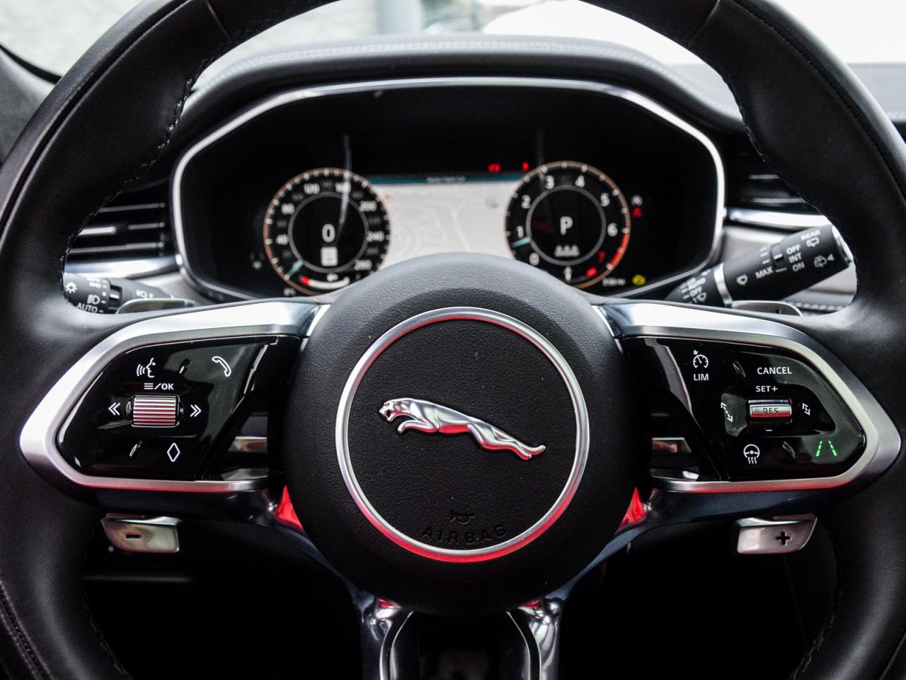 2024 Jaguar F-PACE R-Dynamic S/ONE OWNER/LOWK/DEALER MAINTAINED Photo