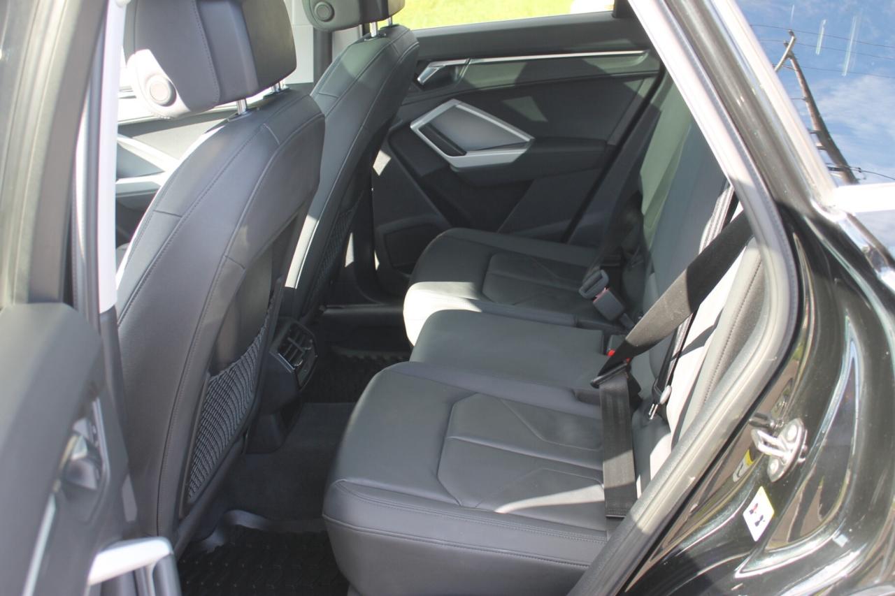 2020 Audi Q3 Progressiv S-line 1 OWNER * CARPLAY / NAVIGATION / Photo