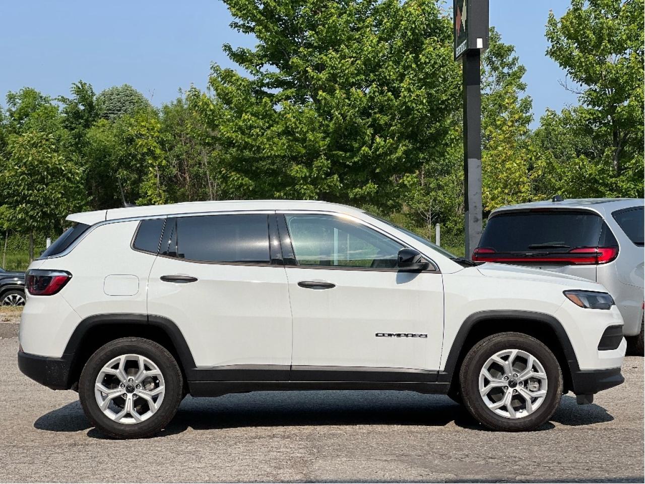 2025 Jeep Compass Sport 4x4 w/Heated Seats, Lane Management and more Photo2