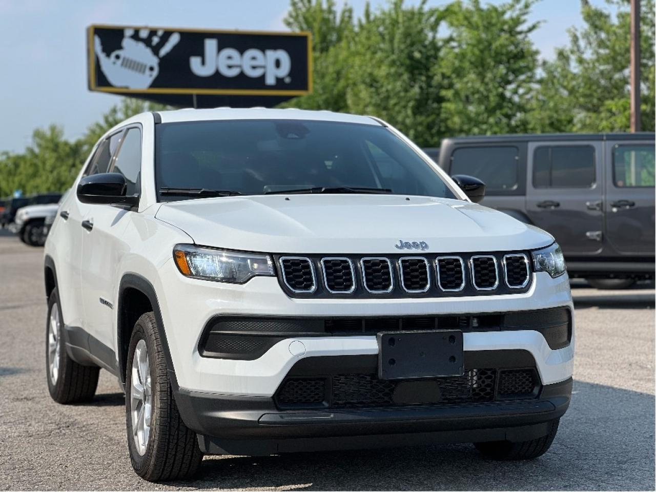 2025 Jeep Compass Sport 4x4 w/Heated Seats, Lane Management and more Photo