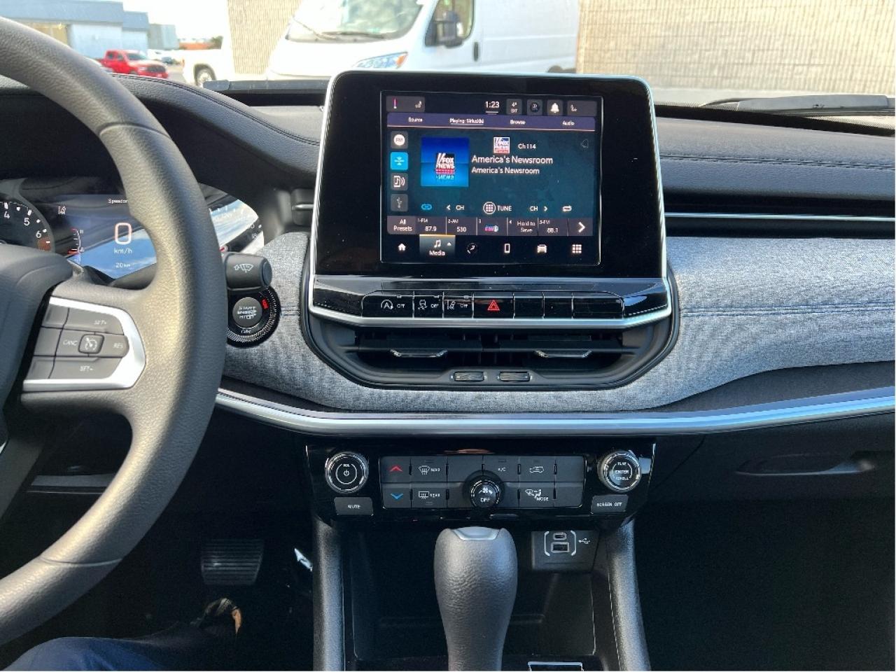 2025 Jeep Compass Sport 4x4 w/Heated Seats, Lane Management and more Photo