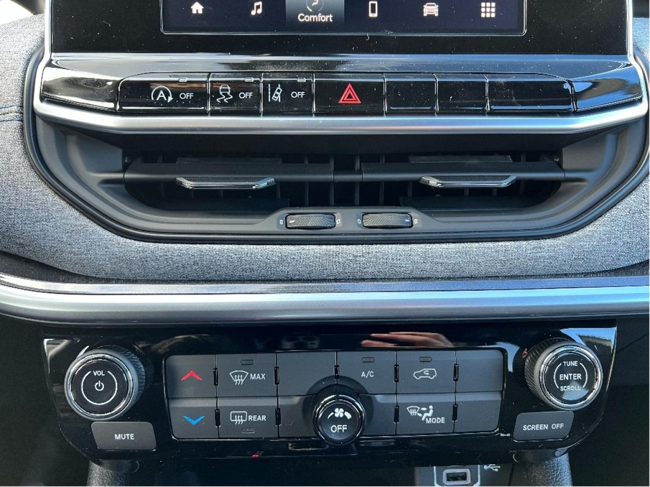 2025 Jeep Compass Sport 4x4 w/Heated Seats, Lane Management and more Photo