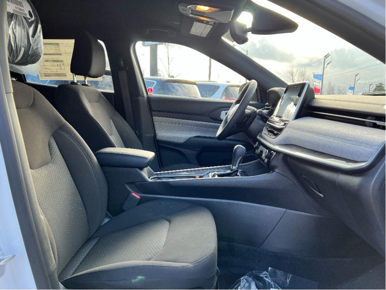 2025 Jeep Compass Sport 4x4 w/Heated Seats, Lane Management and more Photo