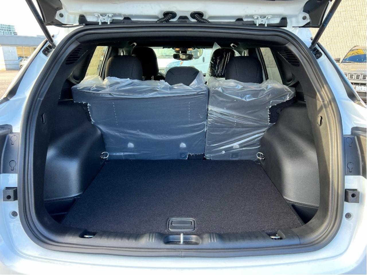 2025 Jeep Compass Sport 4x4 w/Heated Seats, Lane Management and more Photo