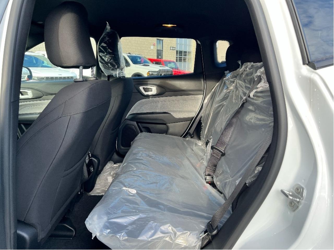 2025 Jeep Compass Sport 4x4 w/Heated Seats, Lane Management and more Photo