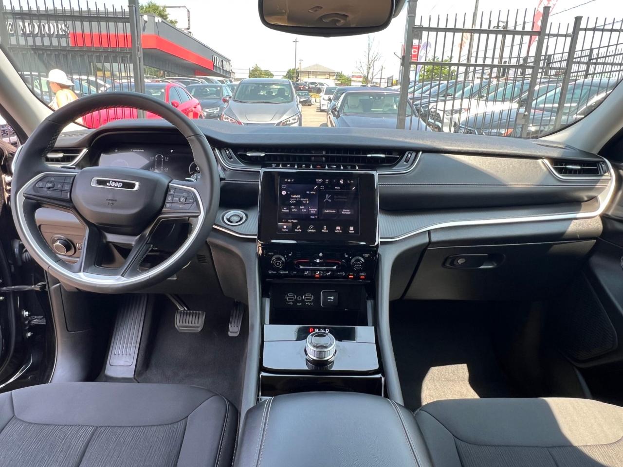 2023 Jeep Grand Cherokee L Laredo L ALTITUDE 4x4 * 6 PASSENGERS / DRIVER ASSI Photo2