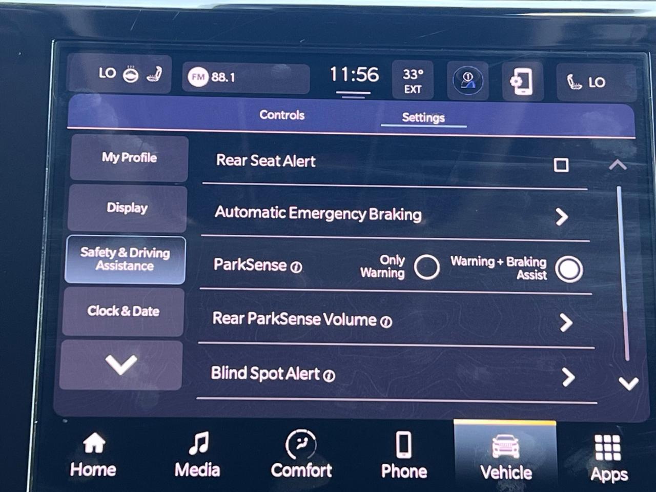 2023 Jeep Grand Cherokee L Laredo L ALTITUDE 4x4 * 6 PASSENGERS / DRIVER ASSI Photo