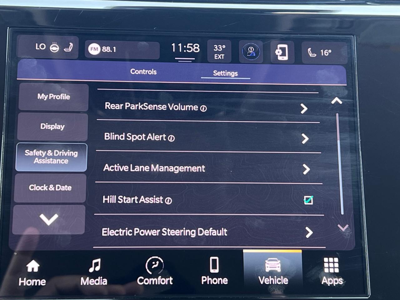 2023 Jeep Grand Cherokee L Laredo L ALTITUDE 4x4 * 6 PASSENGERS / DRIVER ASSI Photo