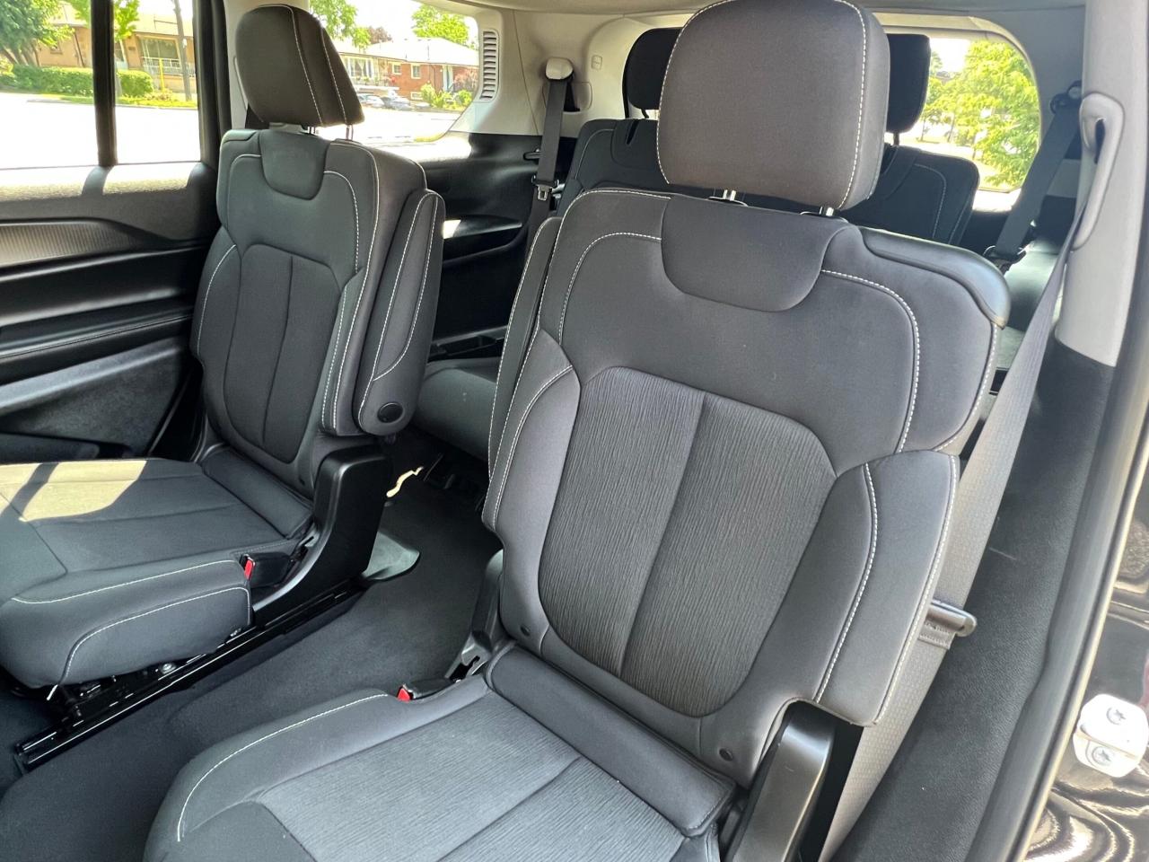 2023 Jeep Grand Cherokee L Laredo L ALTITUDE 4x4 * 6 PASSENGERS / DRIVER ASSI Photo