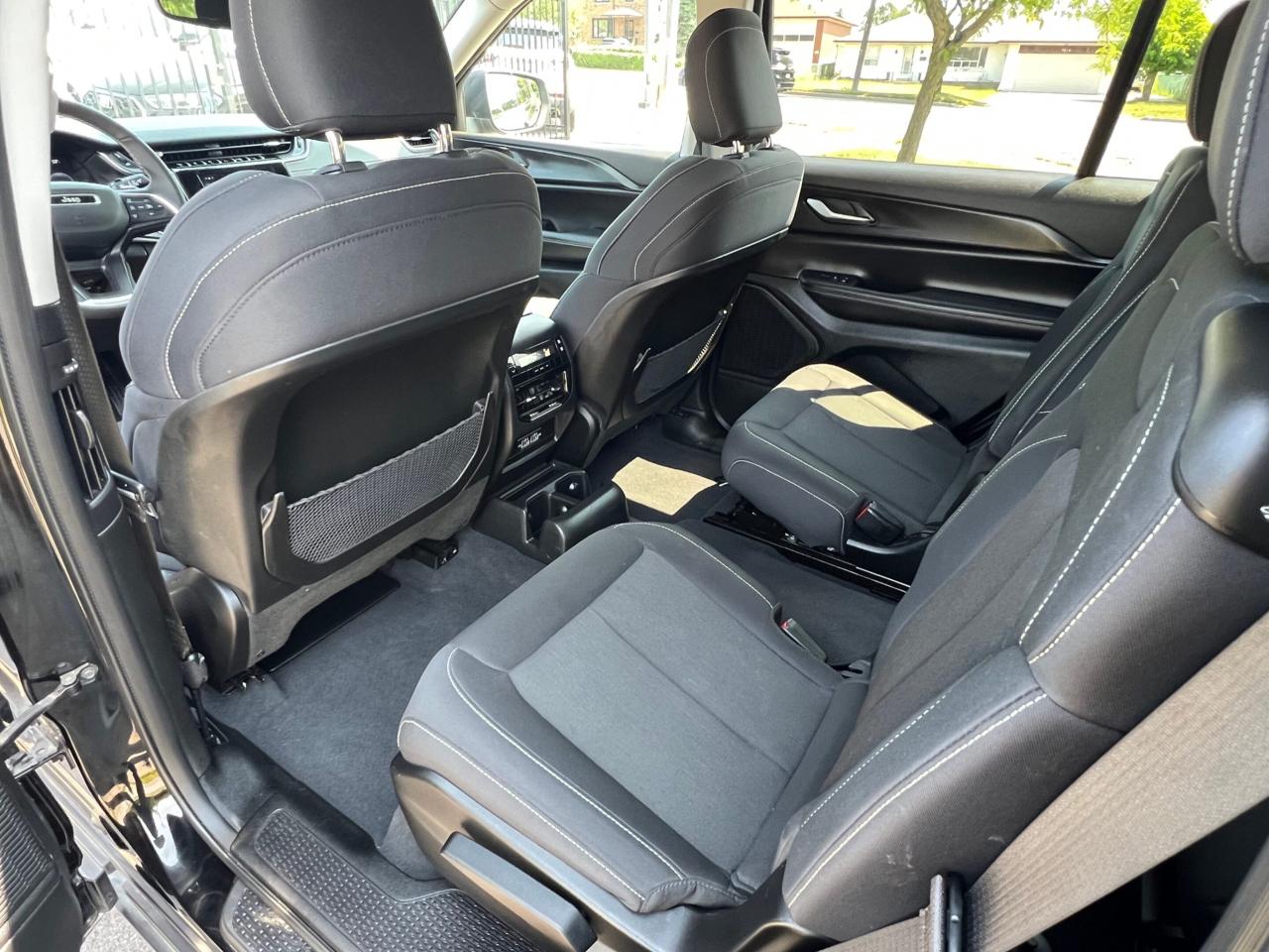 2023 Jeep Grand Cherokee L Laredo L ALTITUDE 4x4 * 6 PASSENGERS / DRIVER ASSI Photo