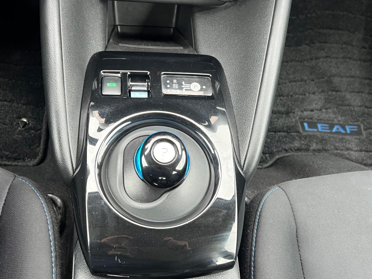 2021 Nissan Leaf SV Hatchback * NAVIGATION / CAMERA / CARPLAY / BLI Photo