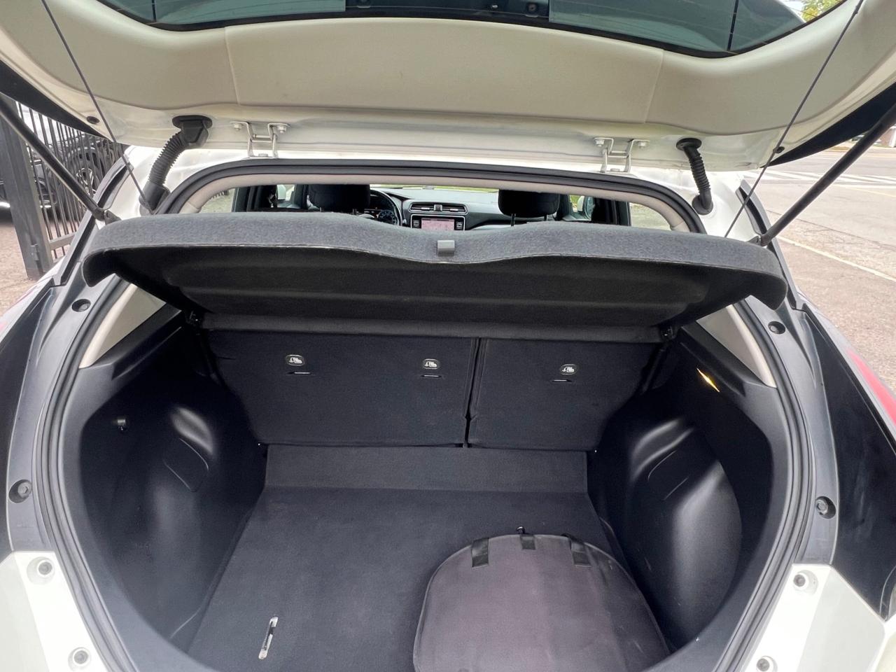 2021 Nissan Leaf SV Hatchback * NAVIGATION / CAMERA / CARPLAY / BLI Photo