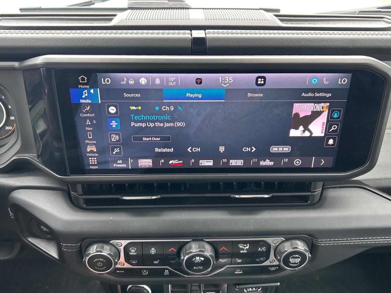 2024 Jeep Wrangler Sahara w/Technology Group, Side Steps Photo