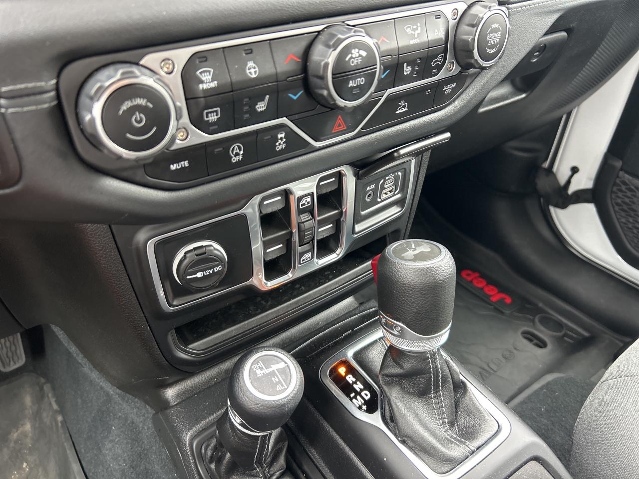 2024 Jeep Wrangler Sahara w/Technology Group, Side Steps Photo