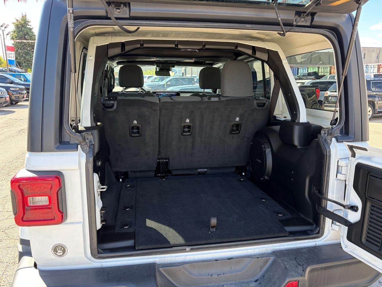 2024 Jeep Wrangler Sahara w/Technology Group, Side Steps Photo