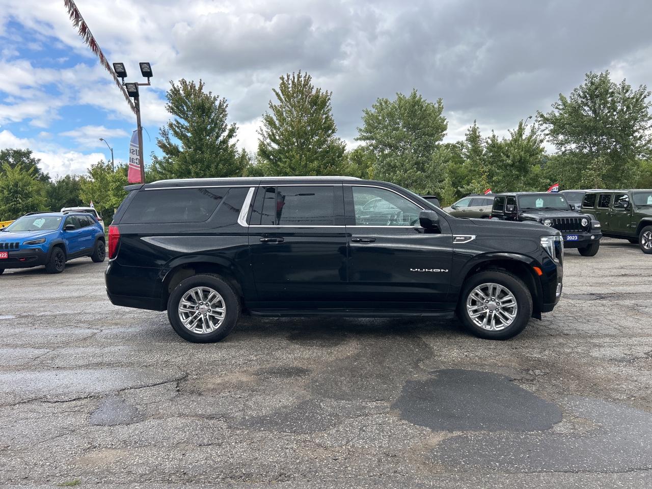 2023 GMC Yukon XL 4WD 4dr SLE, 8 Passenger Photo