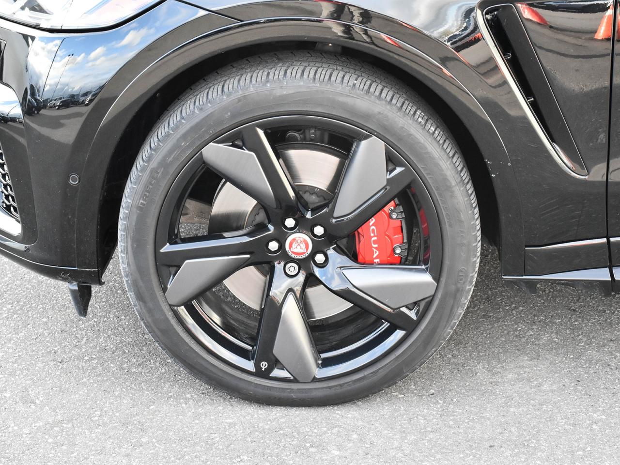 2023 Jaguar F-PACE SVR Photo