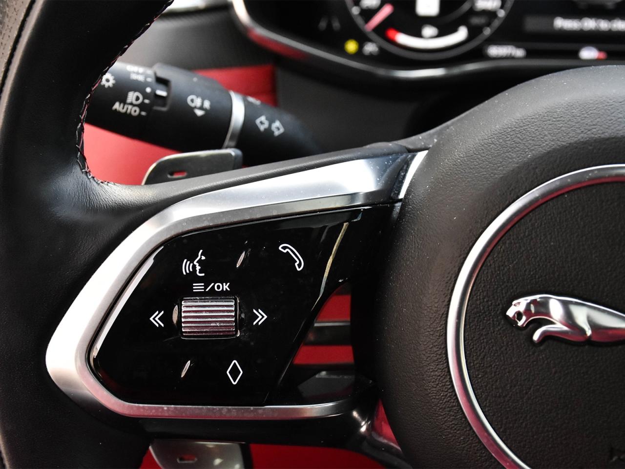 2023 Jaguar F-PACE SVR Photo