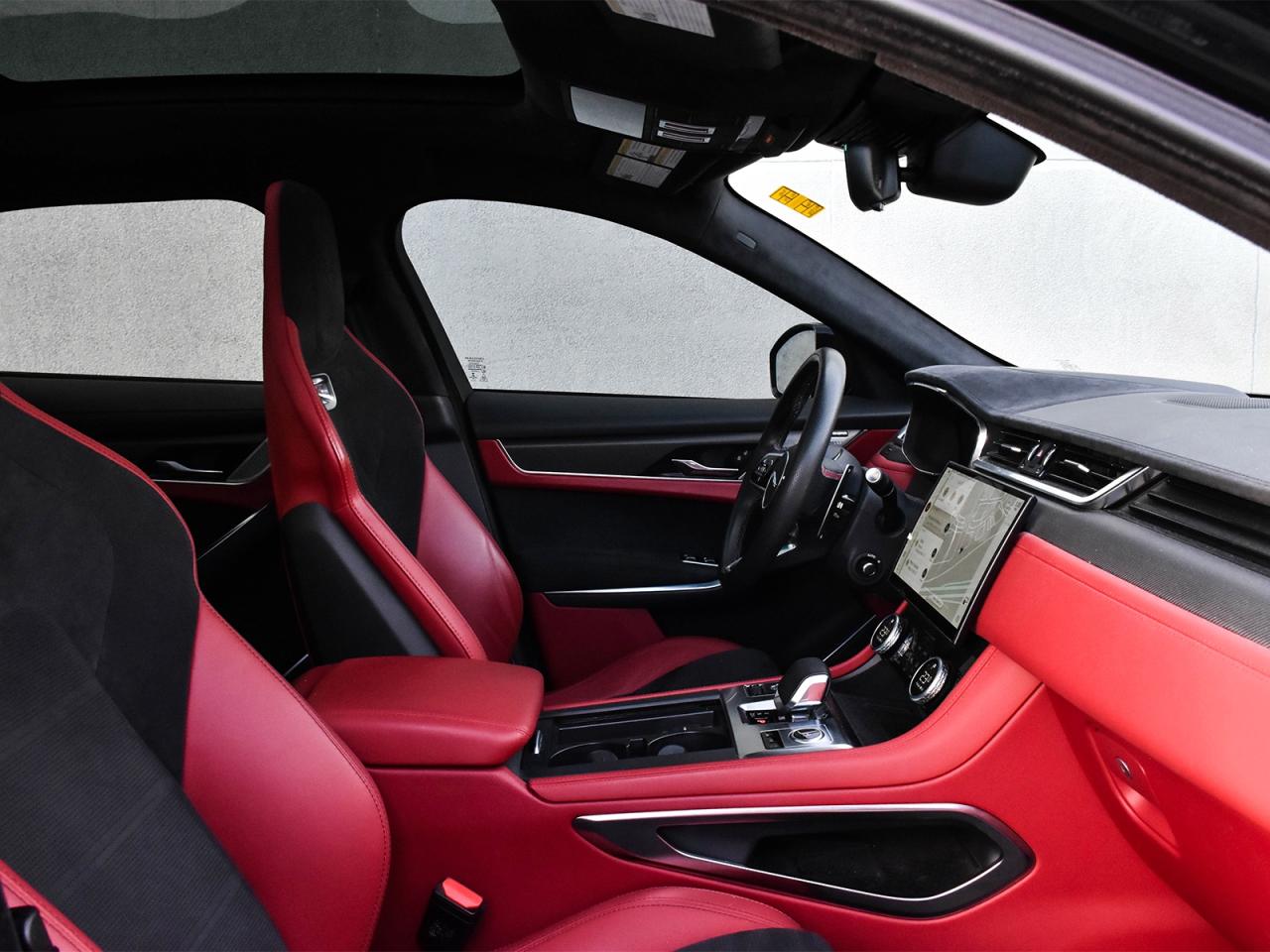 2023 Jaguar F-PACE SVR Photo