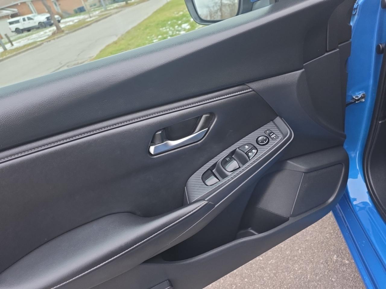 2023 Nissan Sentra SV * NO ACCIDENTS / 1 OWNER / CARPLAY / CAMERA / B Photo