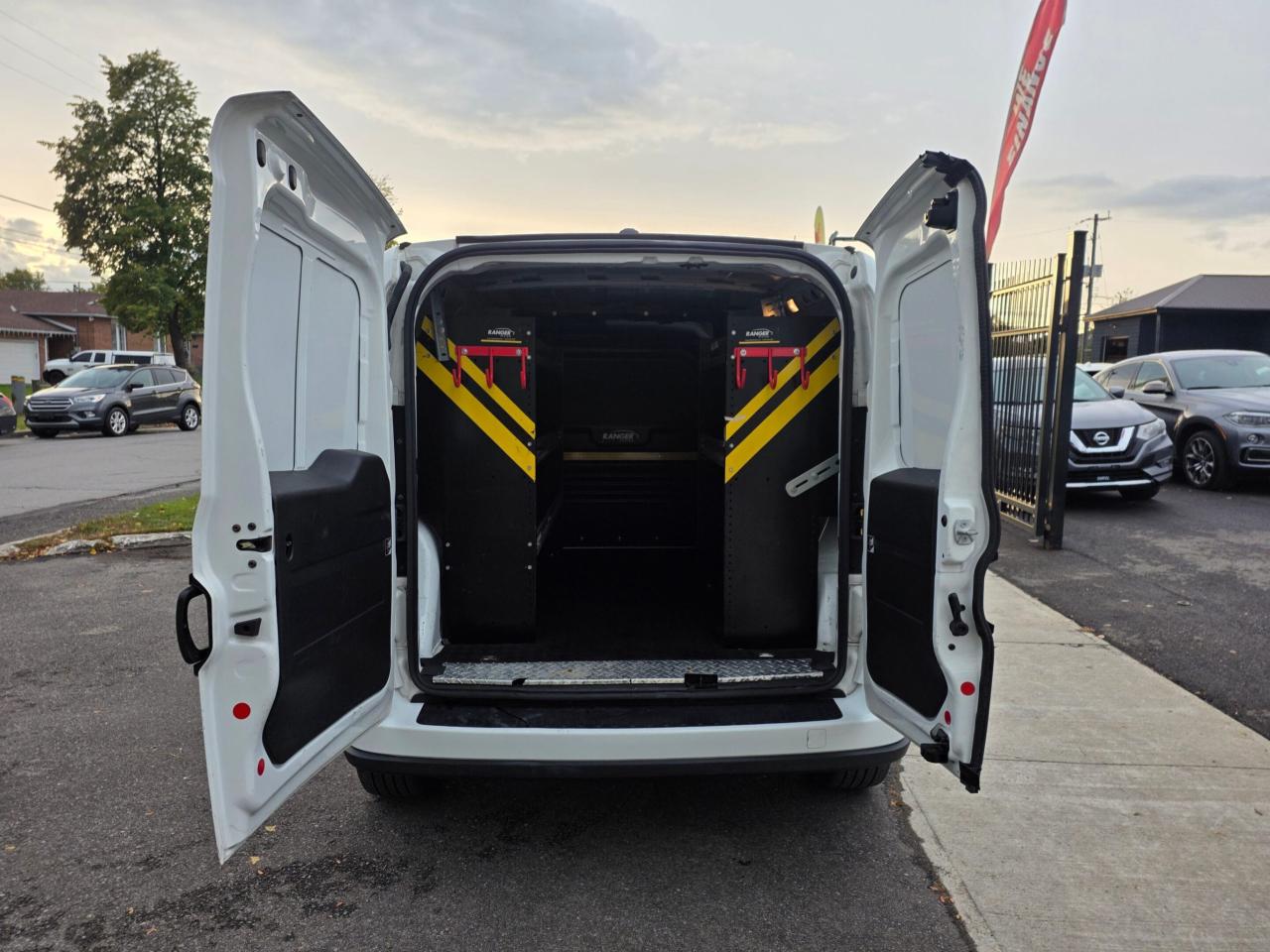 2020 RAM ProMaster City SLT * NO ACCIDENTS  / SHELVES / BACKUP CAMERA / BL Photo