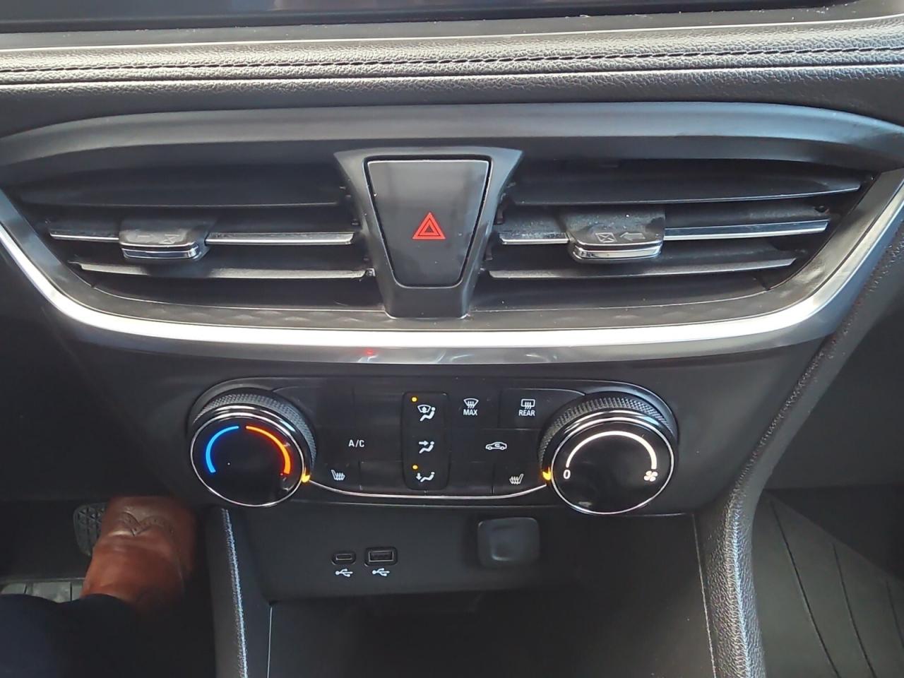 2024 Buick Encore GX NO ACCIDENTS / 1 OWNER / FULL SERVICE HISTORY / WI Photo