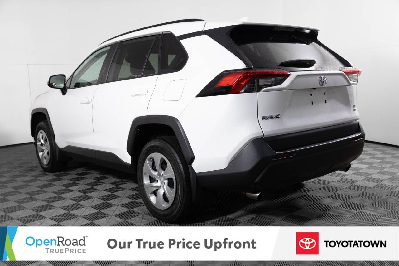 2020 Toyota RAV4 LE! ACCIDENT FREE! ELIGIBLE FOR OPEN ROAD LEASING! Photo3