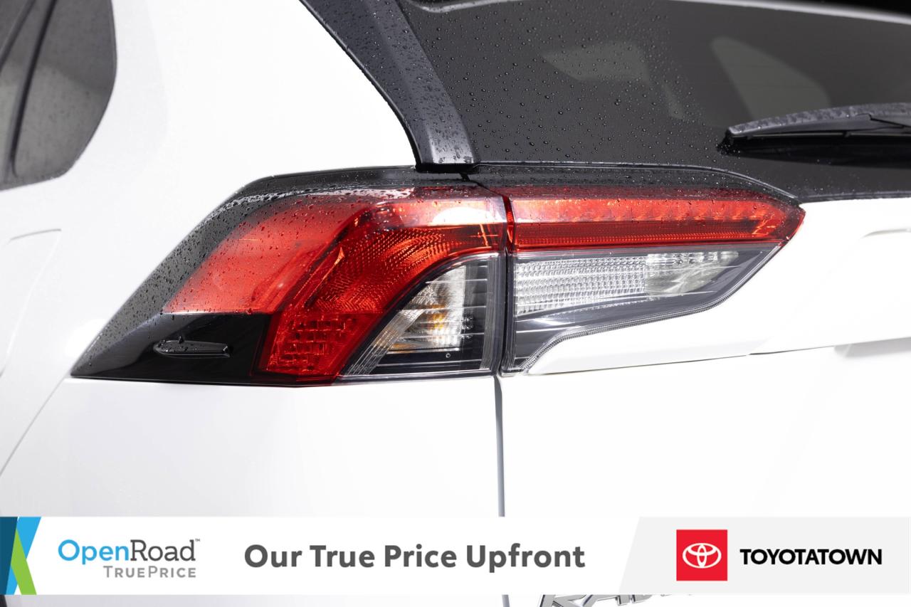 2020 Toyota RAV4 LE! ACCIDENT FREE! ELIGIBLE FOR OPEN ROAD LEASING! Photo