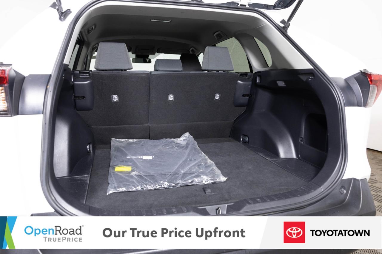 2020 Toyota RAV4 LE! ACCIDENT FREE! ELIGIBLE FOR OPEN ROAD LEASING! Photo