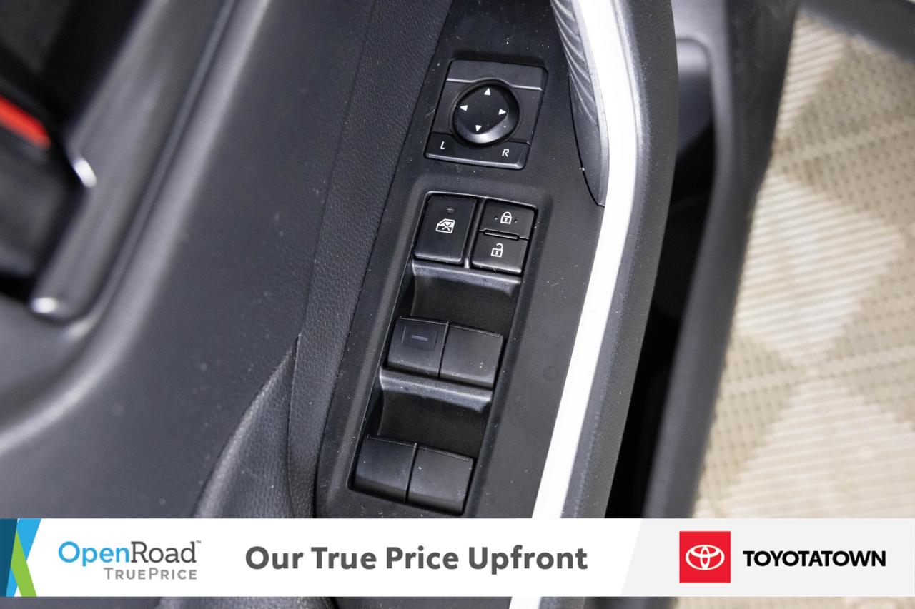 2020 Toyota RAV4 LE! ACCIDENT FREE! ELIGIBLE FOR OPEN ROAD LEASING! Photo
