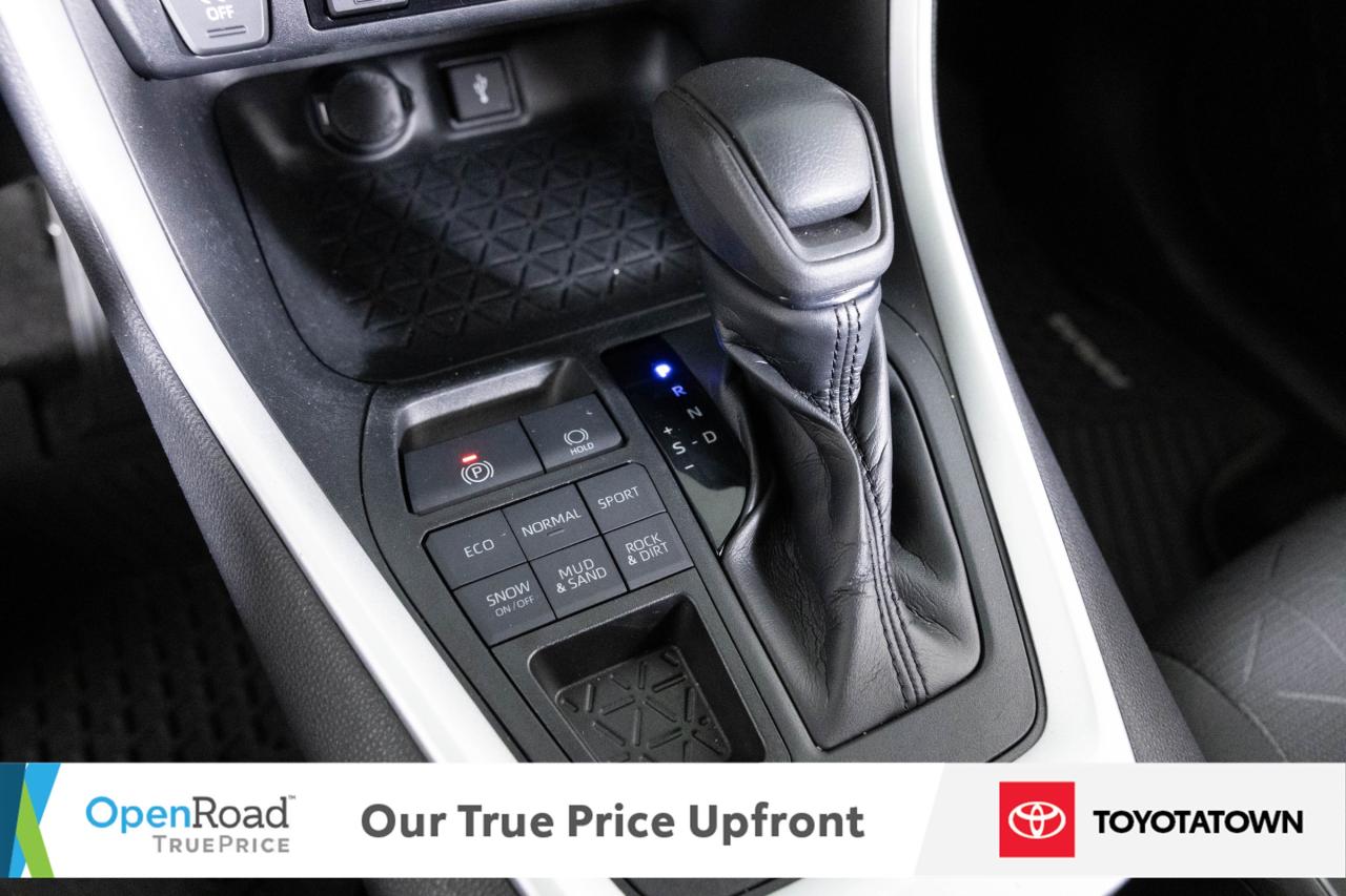 2020 Toyota RAV4 LE! ACCIDENT FREE! ELIGIBLE FOR OPEN ROAD LEASING! Photo