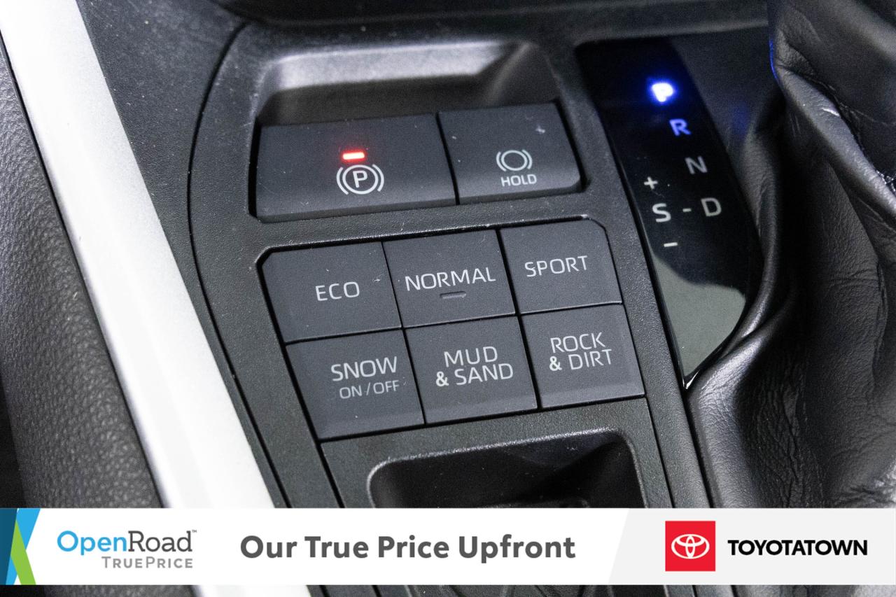 2020 Toyota RAV4 LE! ACCIDENT FREE! ELIGIBLE FOR OPEN ROAD LEASING! Photo