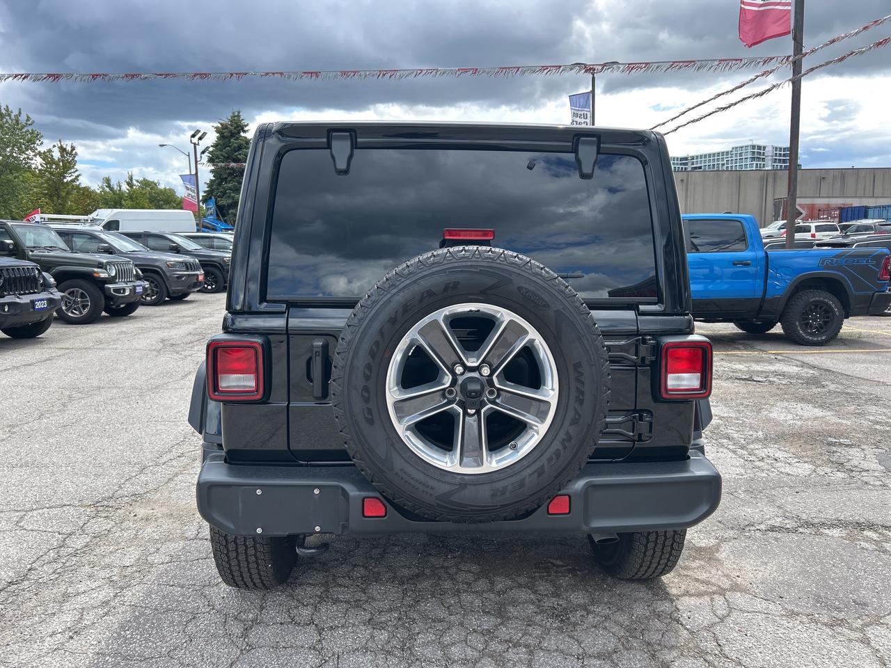 2023 Jeep Wrangler Sahara V6, Selec-Trac Full-Time 4WD, Remote Start Photo3