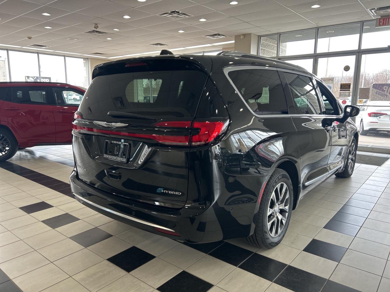 2023 Chrysler Pacifica Hybrid Pinnacle w/FamCam, DVD, NAV, Sunroof, 360 Camera Photo